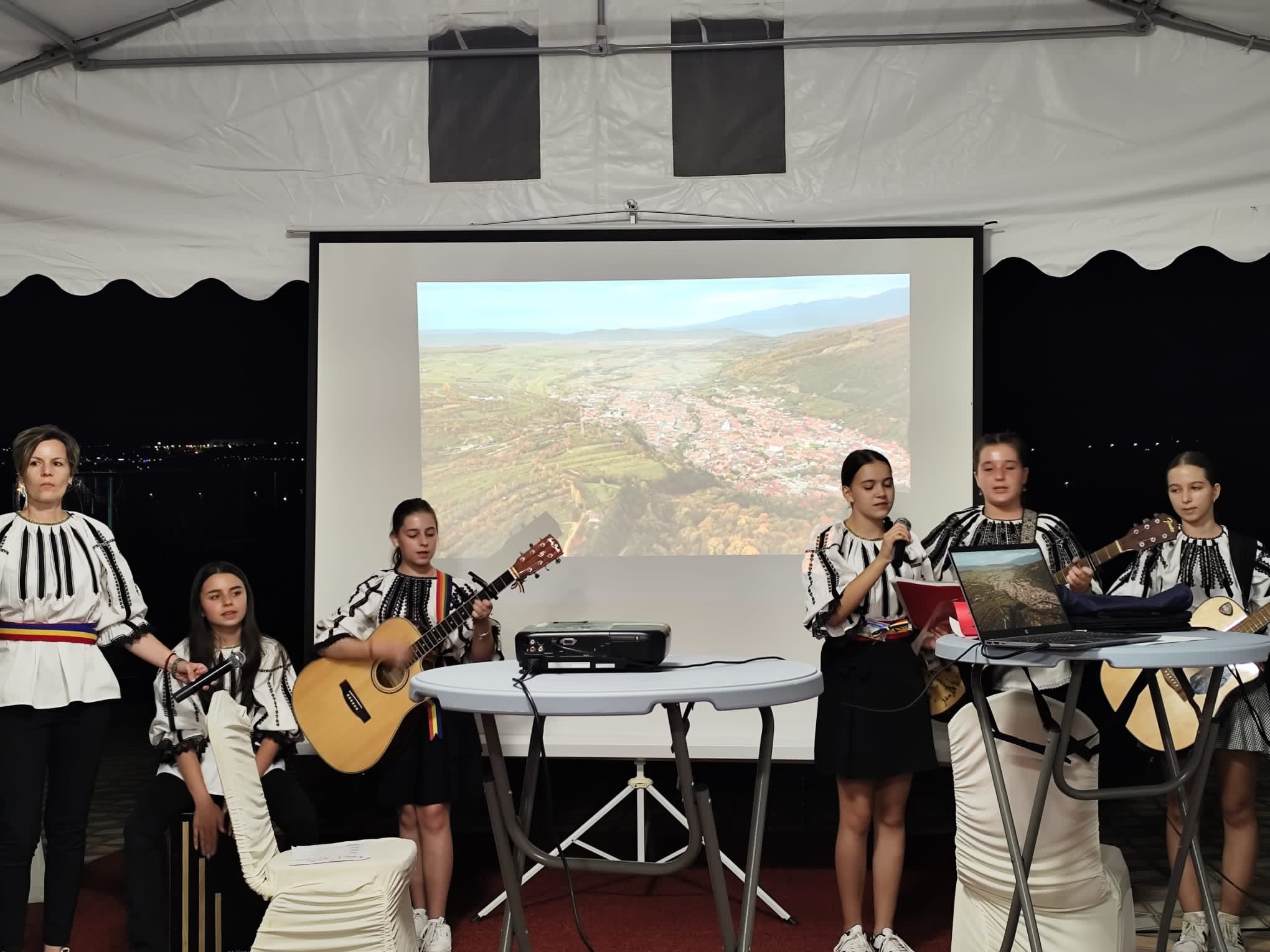 Elevii Școlii Gimnaziale „Samuil Micu” din Sadu au participat la tabăra internațională “Let’s be creative on Holiday”
