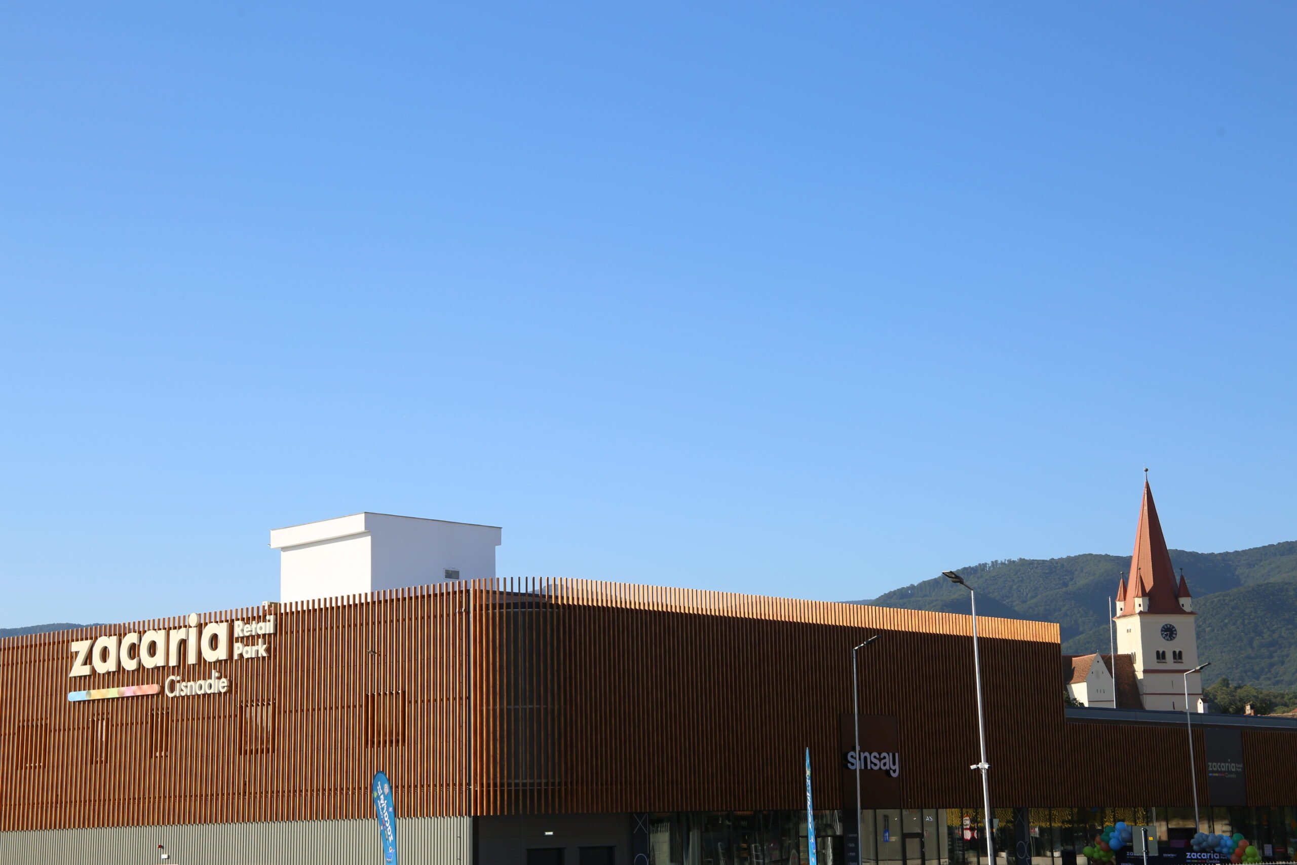 Cisnădia are mall-ul său: Zacaria Retail Park și-a deschis porțile