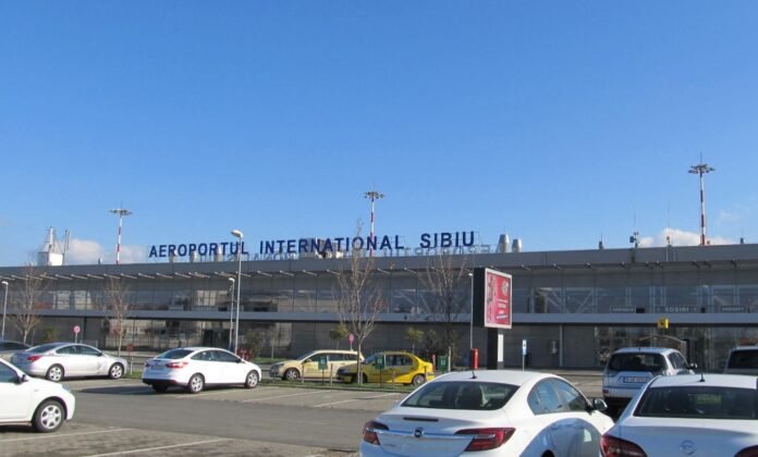 Vedere aeriană a Aeroportului Internațional Sibiu în timpul iernii