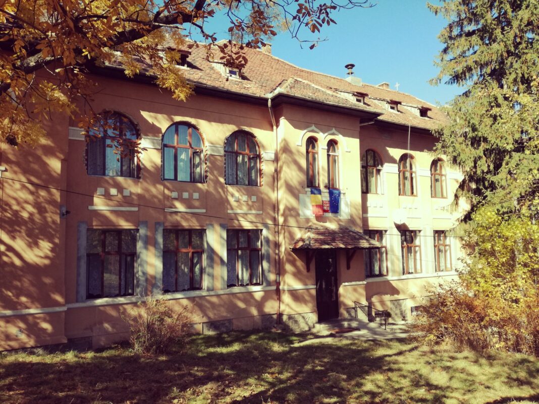 Școala Gimnazială „Sava Popovici Barcianu”