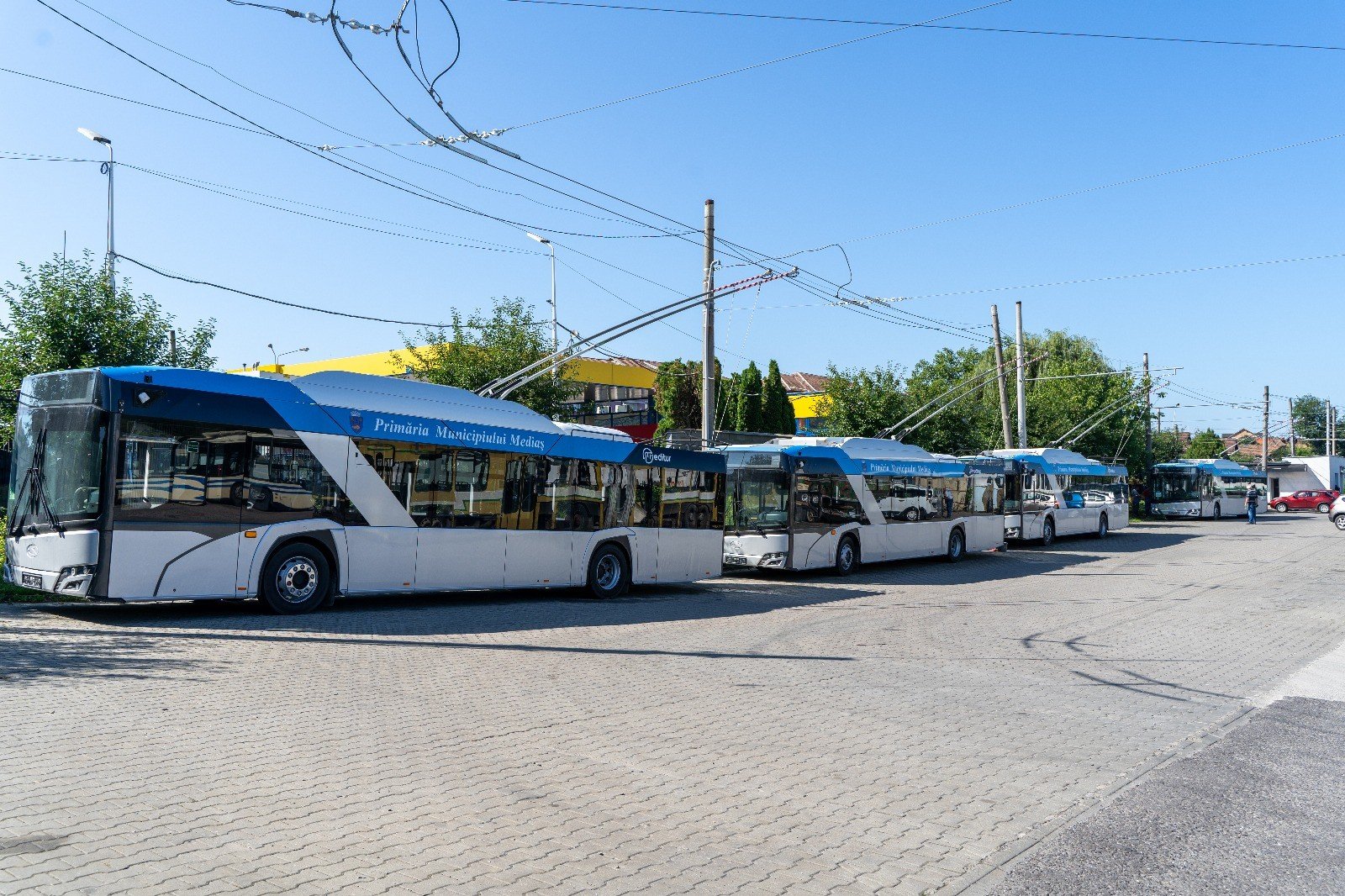 Cinci troleibuze noi au ajuns la Mediaș: investiție de 15 milioane de lei pentru transport public nepoluant