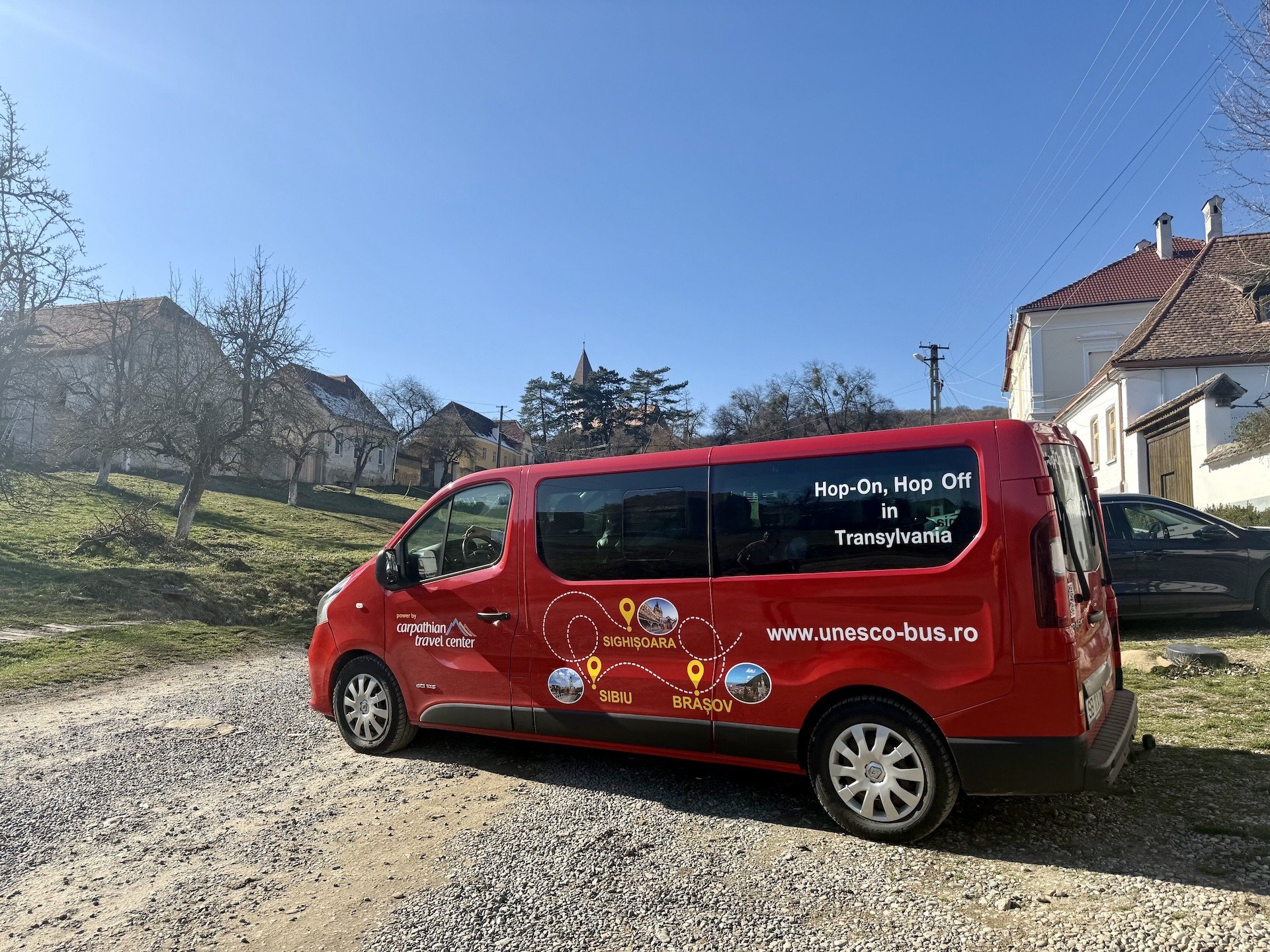 UNESCO Bus conectează Săptămâna Haferland și ICON Arts în Colinele Transilvaniei