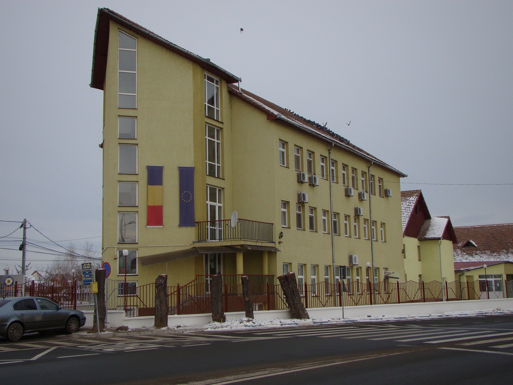 Reprezentanți DSVSA Sibiu Colegiul Prefectural în timpul inspecției de siguranță alimentară