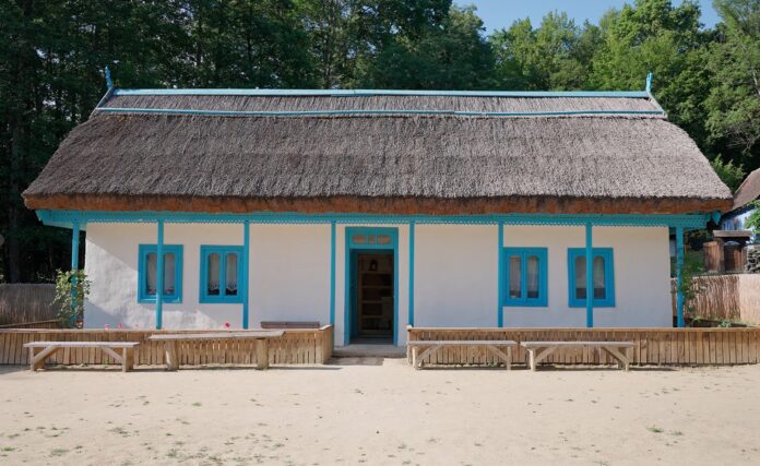 Restaurări de poveste ASTRA la o casă veche din muzeul satului