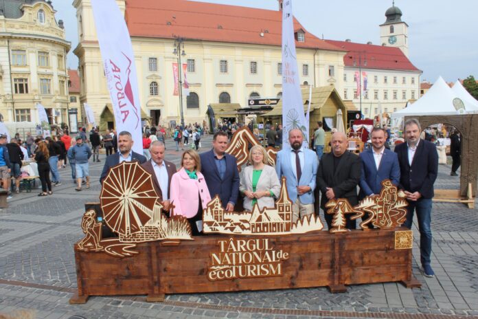 Târgul Național de Ecoturism de la Sibiu: standuri cu promoții și prezentări pentru turism ecologic