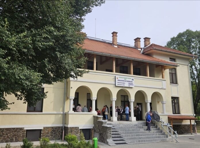 Om efectuând un test de spirometrie pentru sănătatea plămânilor în campania din Sibiu