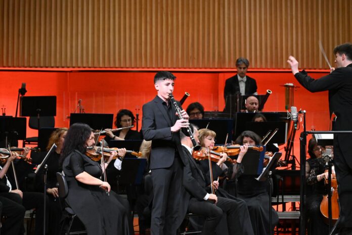 Clarinetistul Răzvan Neamțu susținând un recital pasionat