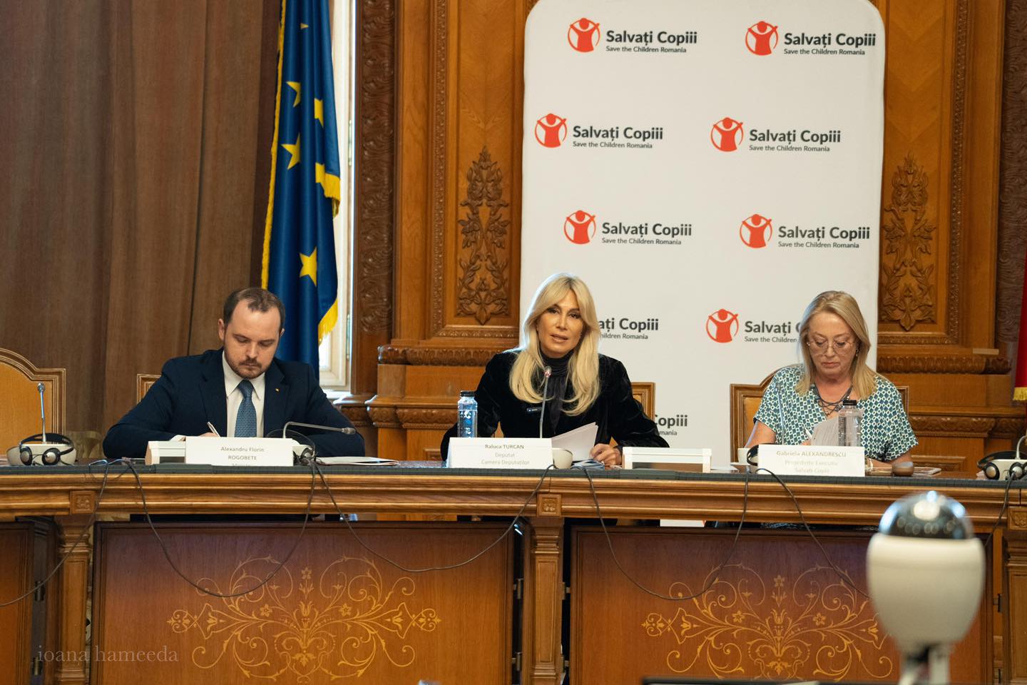Raluca Turcan la tribuna Parlamentului, propunând măsuri împotriva jocurilor de noroc