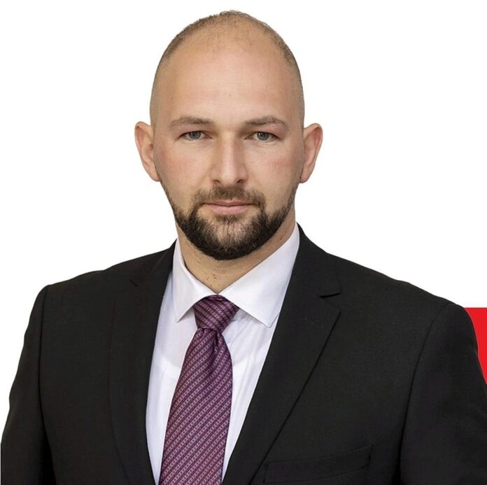 447286173_7946536222075933_7157492473006571865_n Consilierul local Nicu Streza la ședința Consiliului Local Rășinari transmisă live