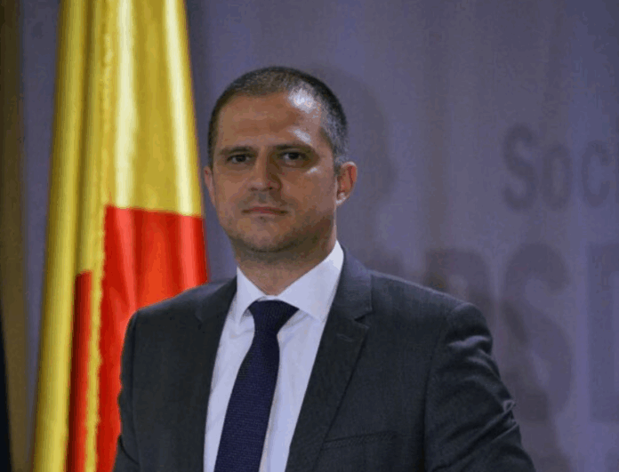 Bogdan Trif anunță scutirea de plata CASS pentru mame pe un ecran oficial