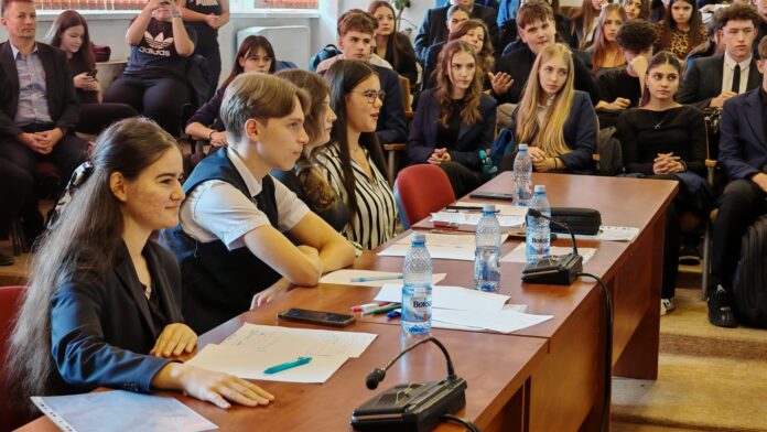 Discuție interactivă între tineri și experți despre planurile de mobilitate urbană în Mediaș