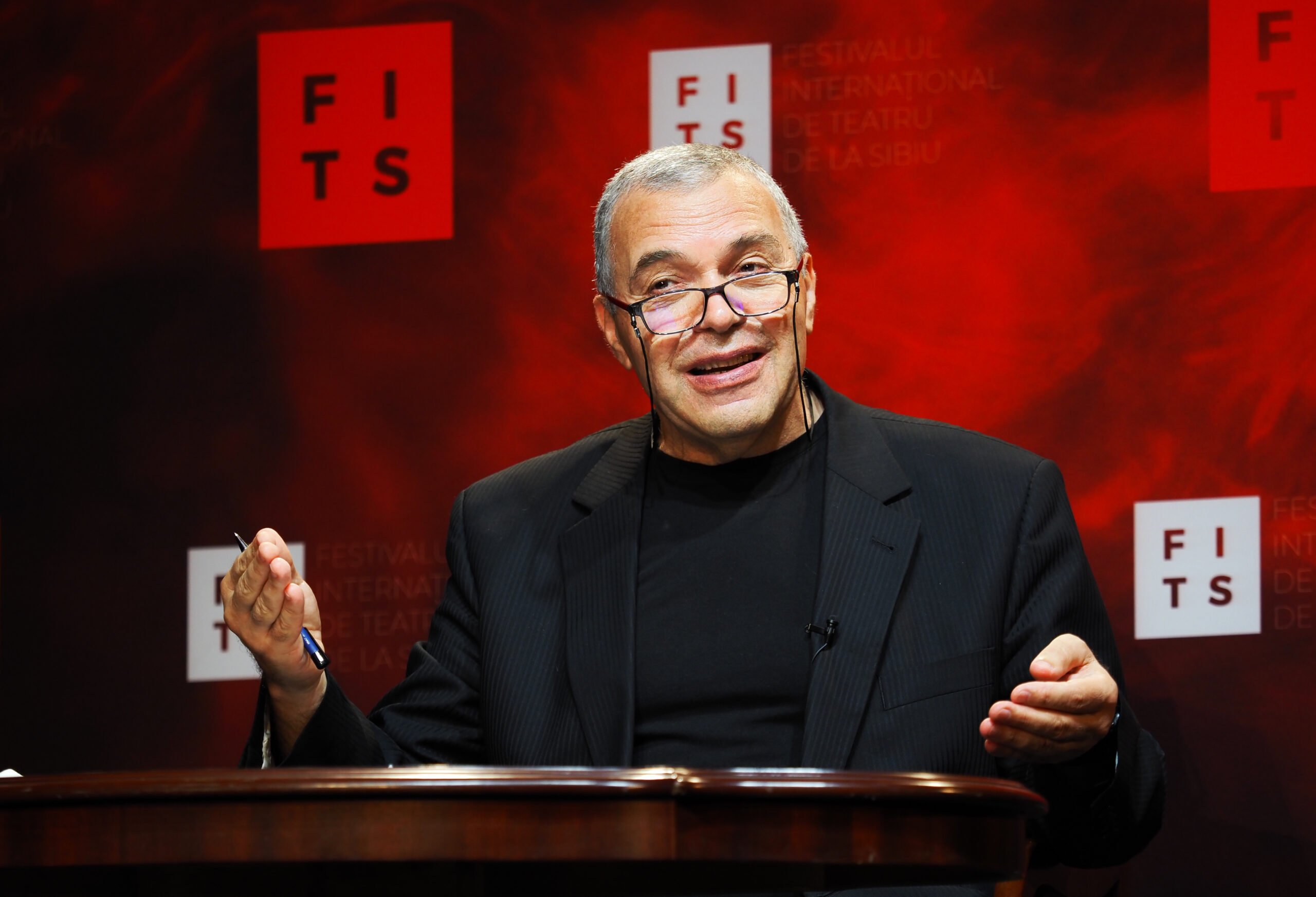 Constantin Chiriac la cea de-a XI-a ediție a Premiilor Constantin Chiriac, unde a recompensat elevii din satul său natal.