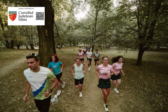 Alergători se bucură de o cursă pe un potec pitoresc, Sibiul Aleargă pe Poteci.