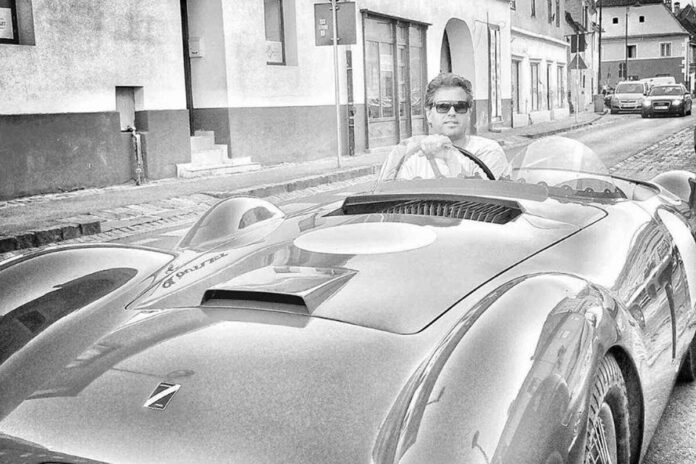 faff Jurgen Faff, patronul companiei aeriene Fly Lili, în imagine de dosar.