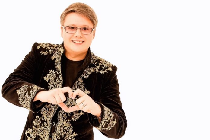 paul-surugiu-fuego-ana-maria-halalai Fuego cântă live la concertul din Cisnădie pentru Ziua Pensionarului.