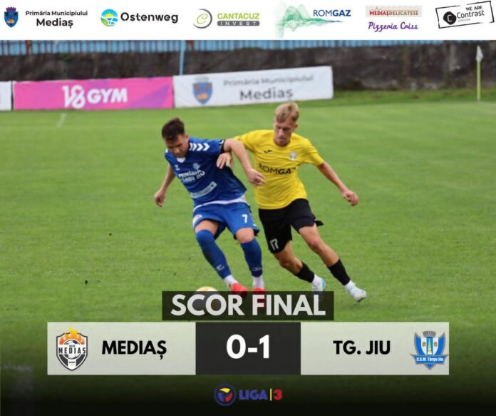 ACS Mediaș înfrângere dură pe terenul propriu, moment din meci.