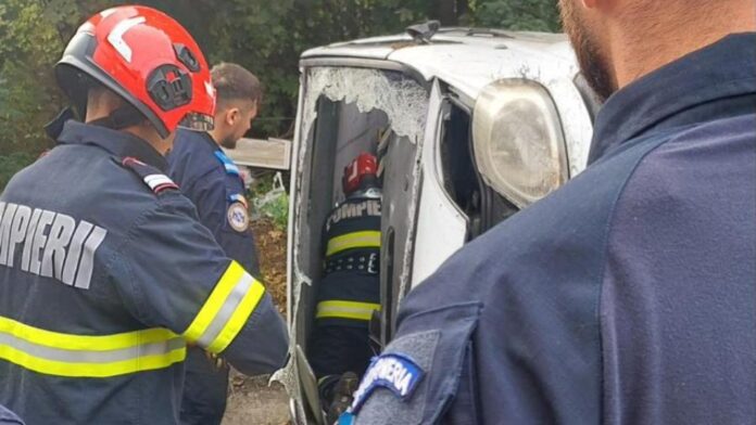 Jandarmi brașoveni la locul accidentului de la Veștem, oferind asistență