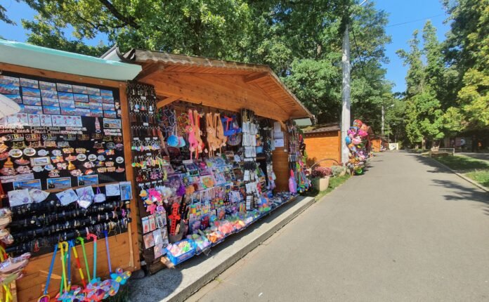 Design și amplasare standuri pentru licitația publică din zona Grădinii Zoologice Sibiu