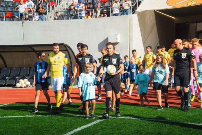 Echipa Viitorul Dăești Inter Sibiu în acțiune pe terenul de fotbal