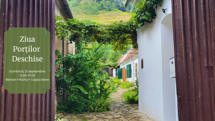 Biertan Participanți la evenimentul Biertan Porți Deschise în curtea bisericii fortificate, privind spre intrare.