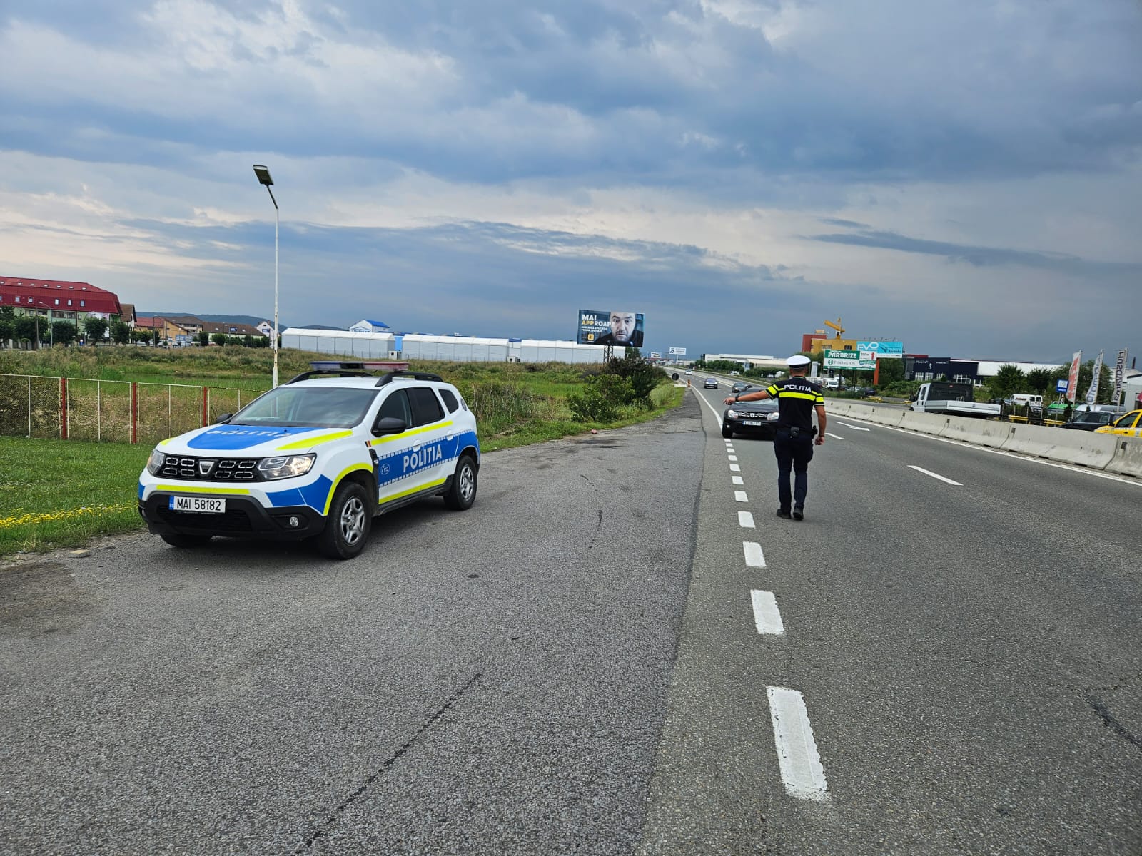 Poliția rutieră aplică amenzi în Sibiu în timpul unui control de trafic intens