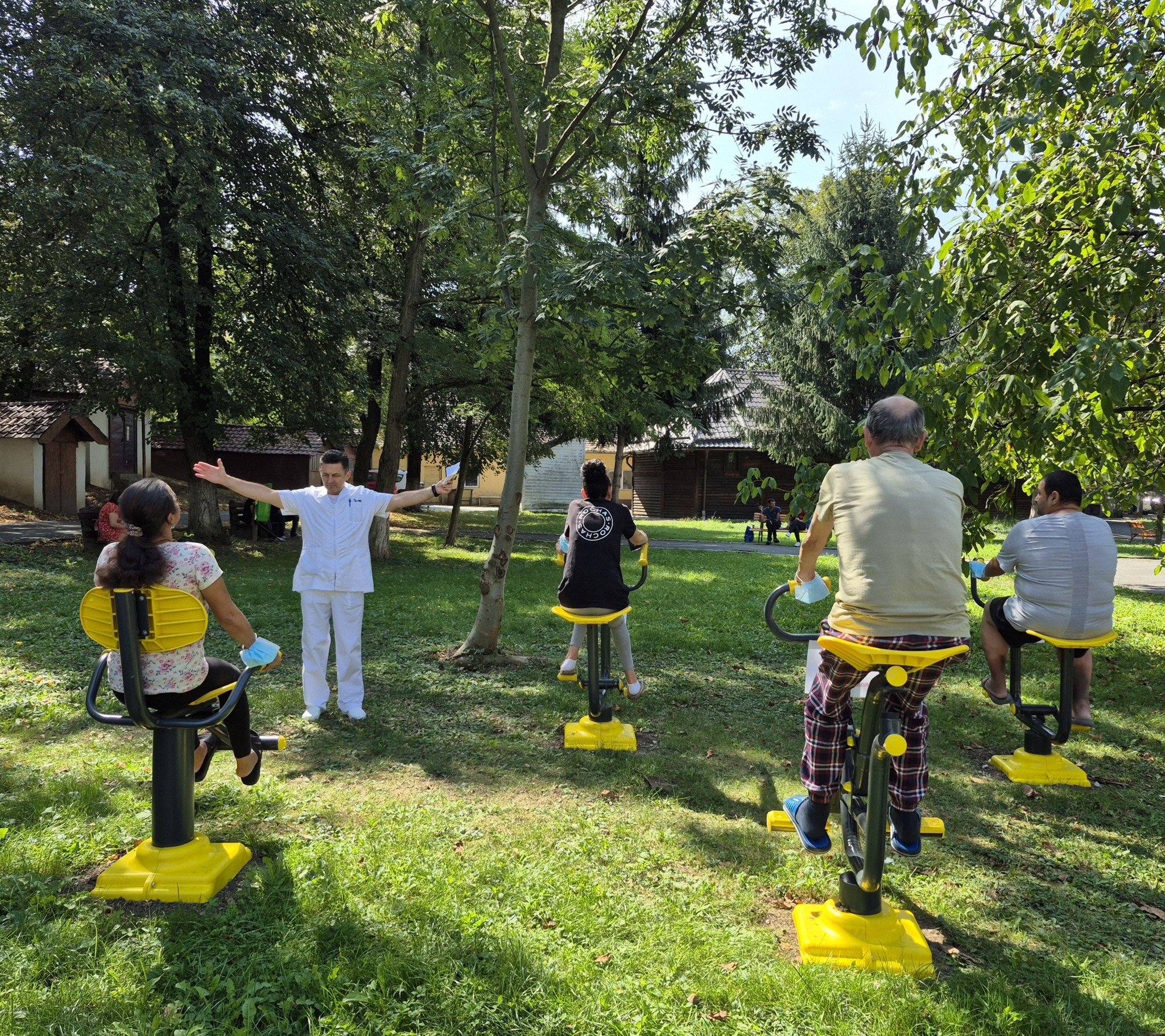 Aparate de fitness Spital Sibiu instalate în curtea spitalului pentru pacienți