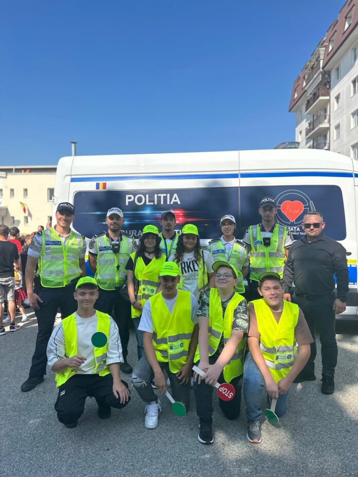 Polițiști an școlar Sibiu asigură siguranța elevilor în prima zi de școală