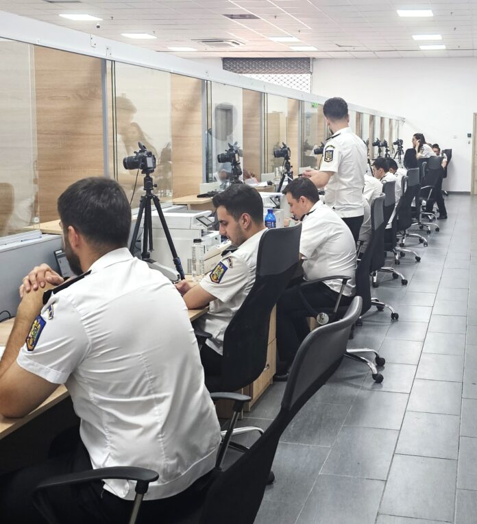 Permise de ședere românești aranjate pe un birou, ilustrând documentele emise de poliția de imigrări.