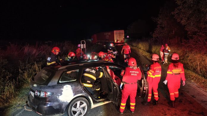 Intervenția polițiștilor rutieri și a salvatorilor pe scena accidentului de pe DJ 106 Daia.