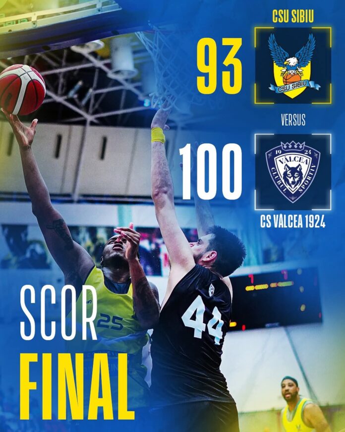 Jucător BC CSU Sibiu în acțiune la meciul amical cu Vâlcea