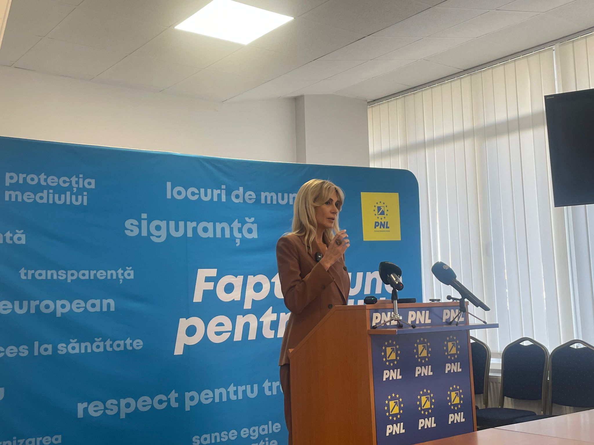 Raluca Turcan discută despre Reforma sistemului sanitar într-o conferință de presă