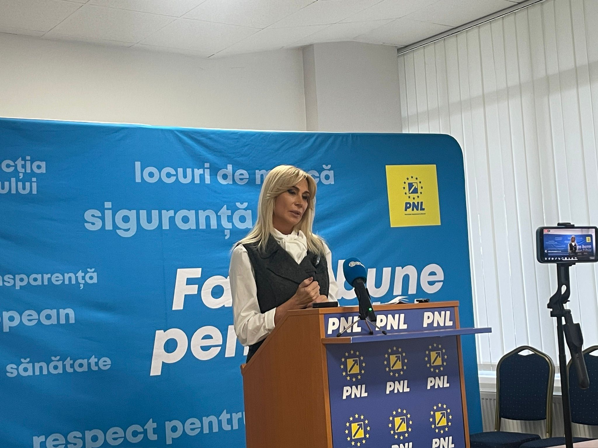 Raluca Turcan la o conferință de presă despre proiectul Tribunalului Sibiu