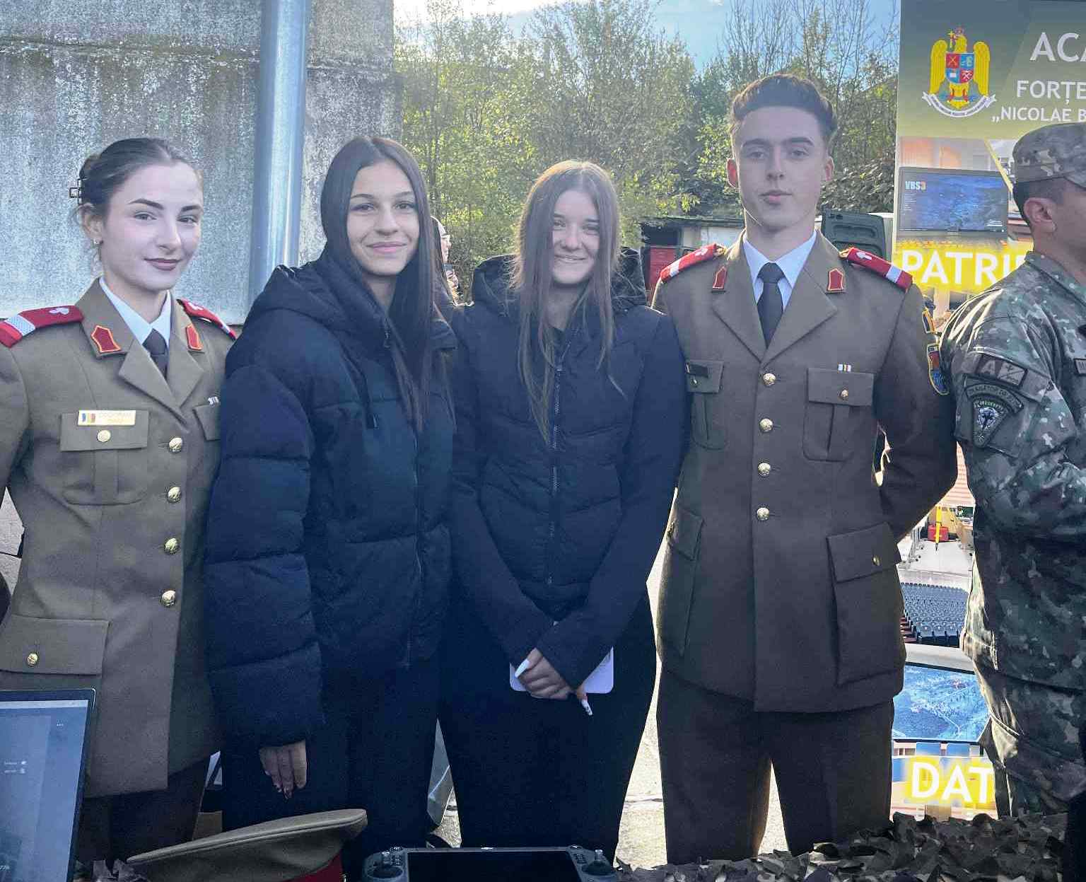 Activitate interactivă între militari și elevi la Liceul Axente Sever Mediaș