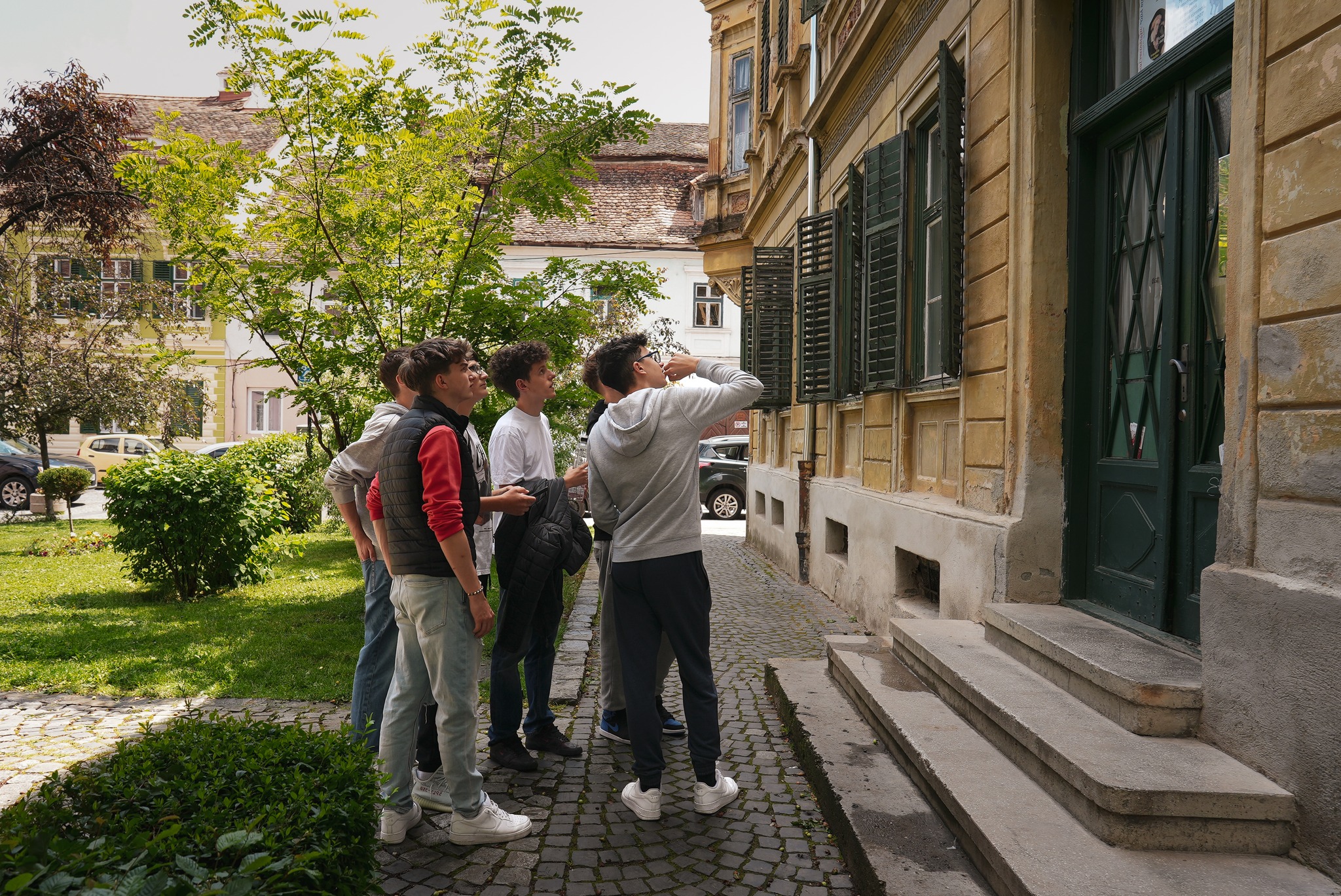 Liceeni din Sibiu participă la o provocare de aventură urbană și siguranță digitală
