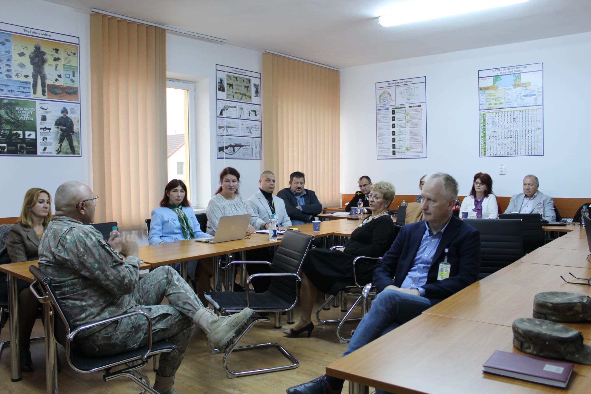 Sala de conferințe cu participanții la cea de-a 6-a ediție a sesiunii științifice din Sibiu