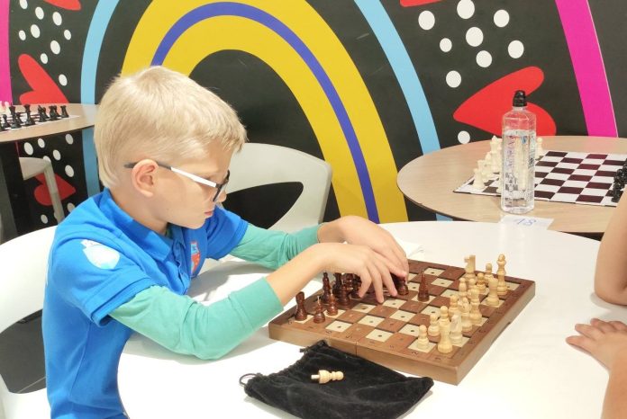 564194034_32863626146569777_4916418171674166672_n Tineri șahiști din Sibiu participă la competiția Șah în școală