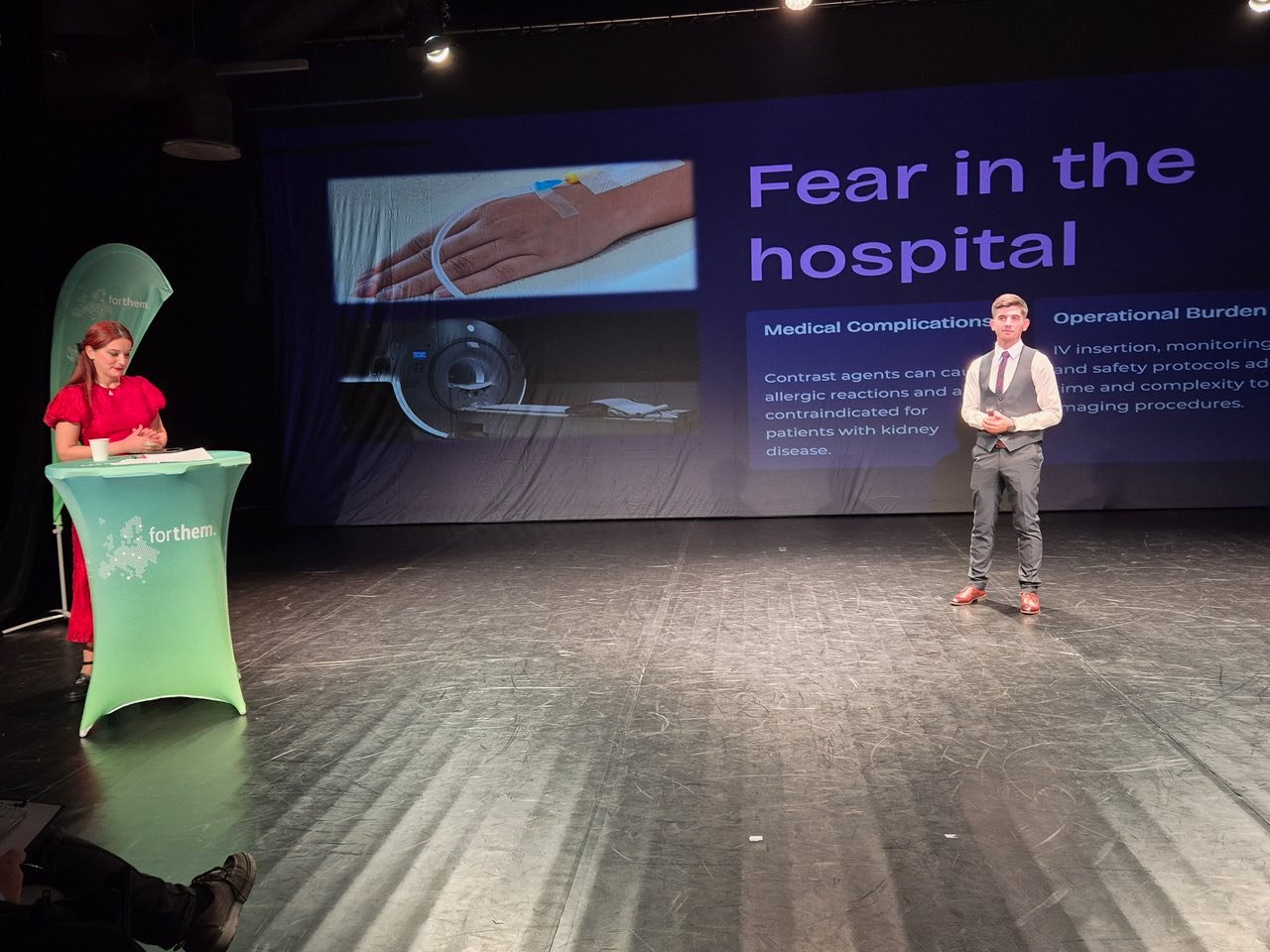 Doctorand ULBS prezentând proiectul de cercetare în finala FORTHEM Researcher Grand Prix