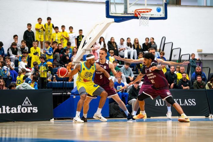 BC CSU Sibiu în acțiune pe teren, în căutarea primei victorii din liga națională de baschet
