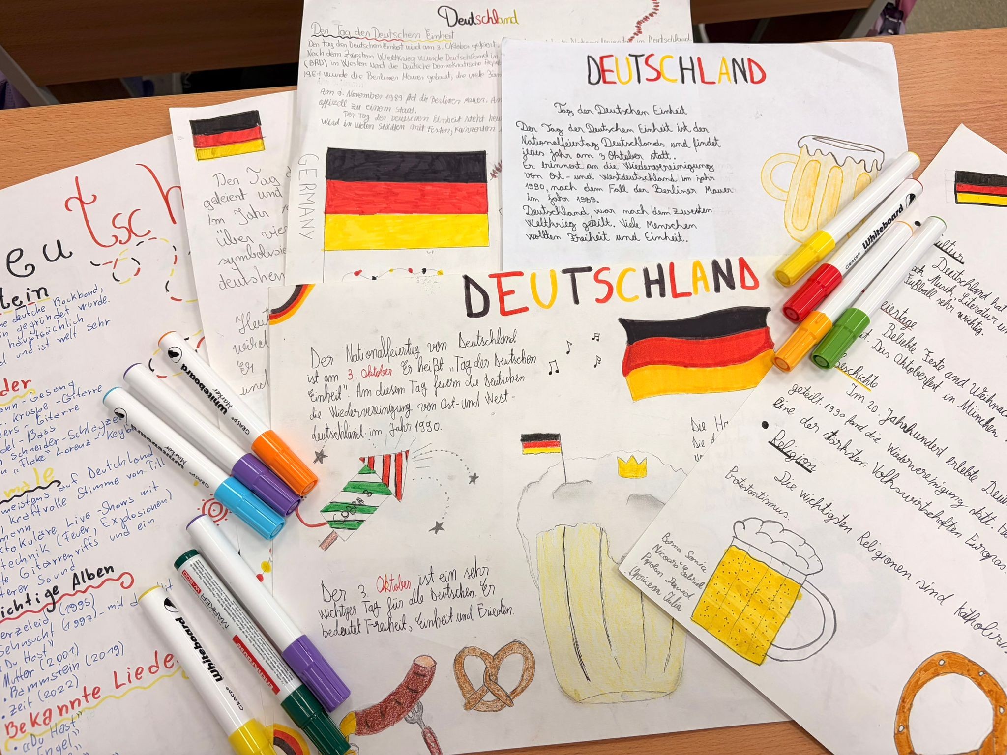 Elevi și profesori sărbătoresc Ziua Unității Germane la Școala Caragiale Sibiu