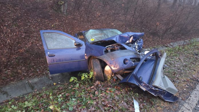 Accident grav pe DN 14 la Slimnic, mașina avariată după coliziune
