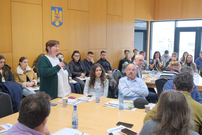 Peisaj montan cu pajiști verzi și pășuni, arătând potențialul pentru proiectul MountResilience în munții României