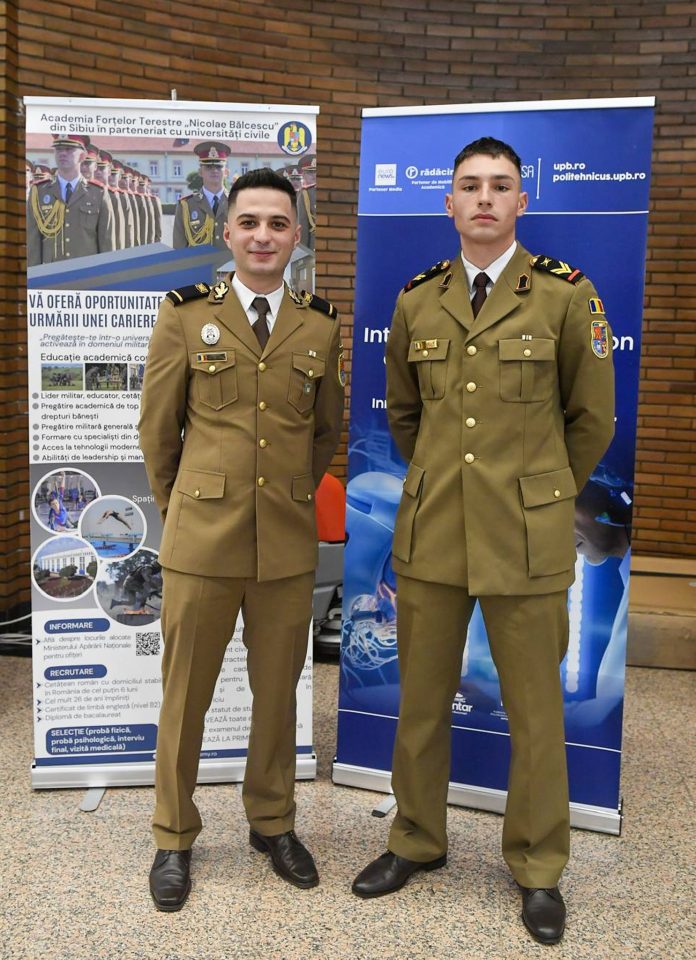 Reprezentanții Academiei Forțelor Terestre cu diploma de premiu la Salonul EURO POLITEHNICUS 2025