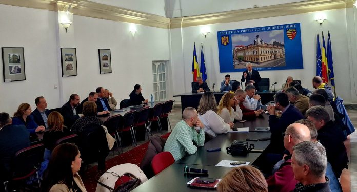 Participanți la întâlnirea CAS Sibiu unde se discuta programul de stimulente pentru medici