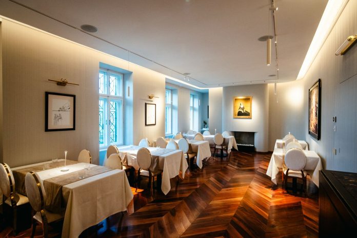 Interior elegant și modern al noului restaurant italian Nuovo Dolce Vita din Sibiu