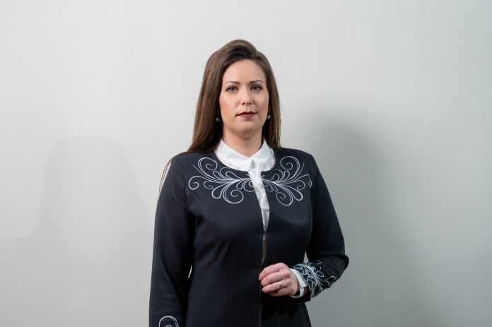 Luminița Maria Nistoroaei Dejan, artistă și politiciană, schimbând comunități prin artă și tradiție