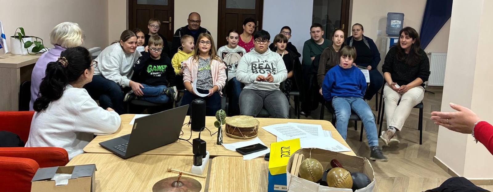 Concert caritabil de colinde organizat de Asociația „Împreună pentru Ștefan” cu artiști pe scenă.