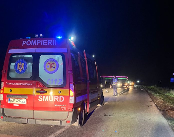 Locul accidentului rutier pe DJ106E între Orlat și Cristian, cu autoturismul și serviciile de urgență prezente.