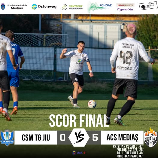 Fotbaliștii CSM Mediaș sărbătoresc victoria categorică, 5-0, în deplasare la Târgu Jiu.