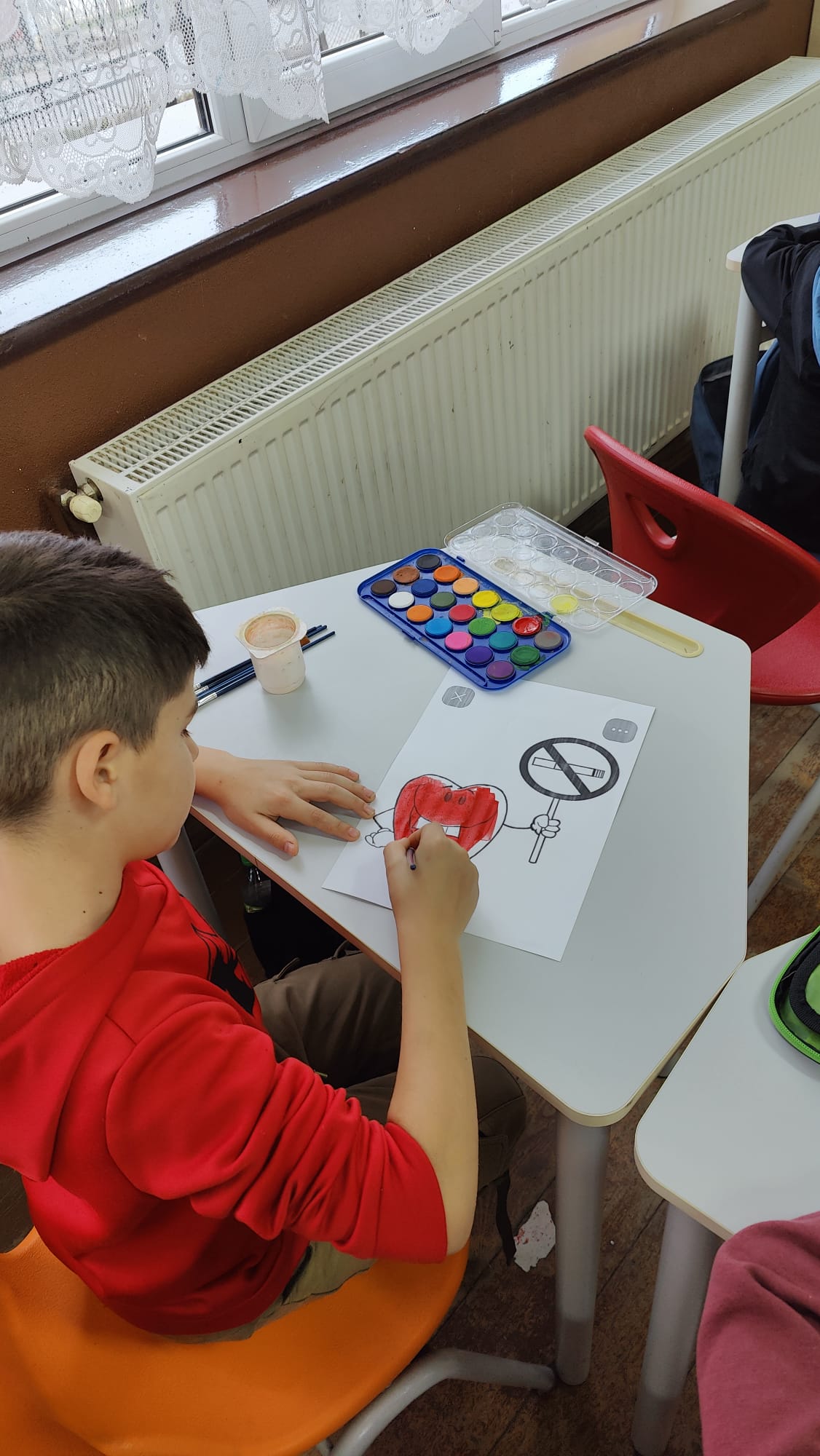 Elevi și cadre didactice participă la activitatea educativă de Ziua Națională Fără Tutun în școala din Merghindeal.