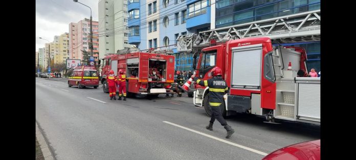 Fațada Policlinicii de pe bulevardul Mihai Viteazu, locul alarmei false